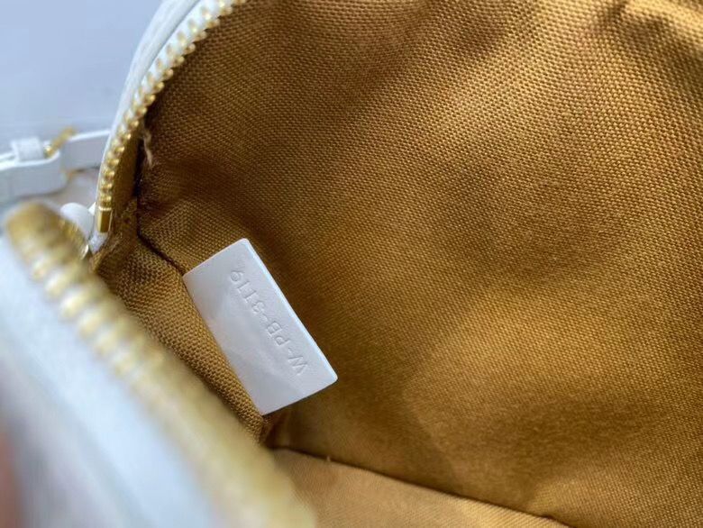 Celine Triomphe 20 cm