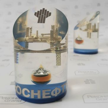 сувениры с каплей нефти