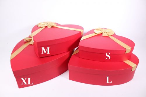 Коробка с клубникой и Rafaello