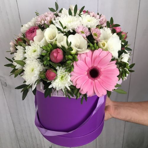 Нежный букет из роз и хризантем "Лето"