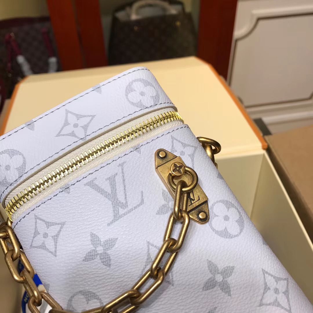 Сумка чехол для телефона LV