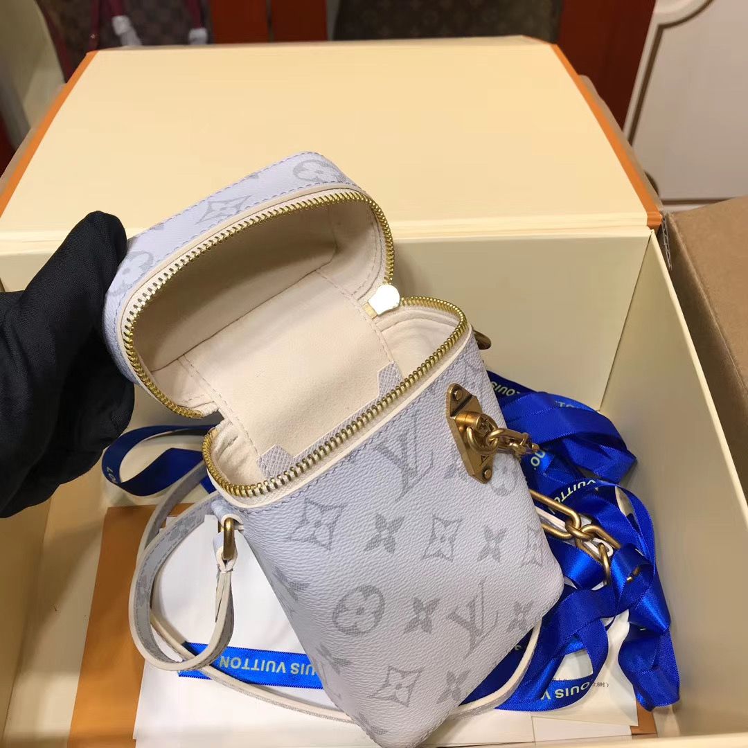 Сумка чехол для телефона LV