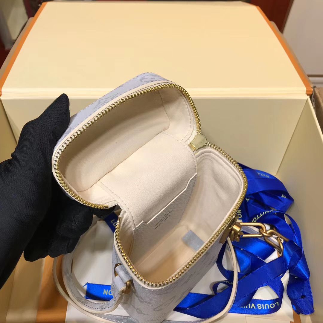 Сумка чехол для телефона LV