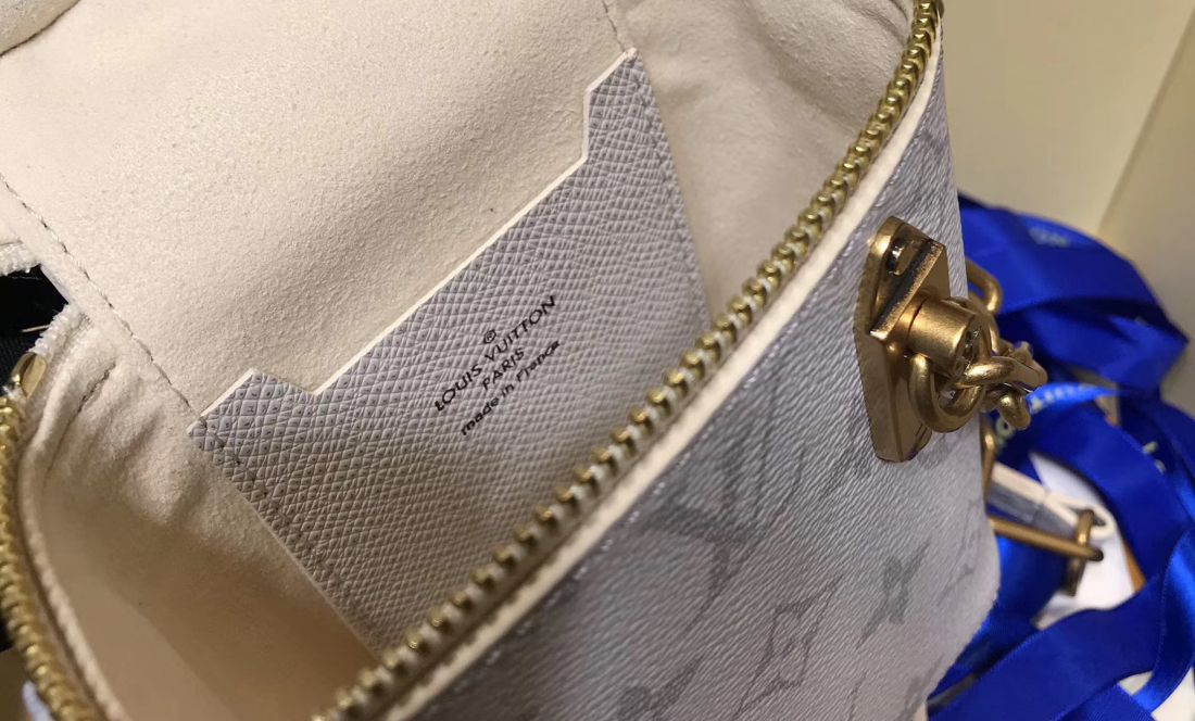 Сумка чехол для телефона LV