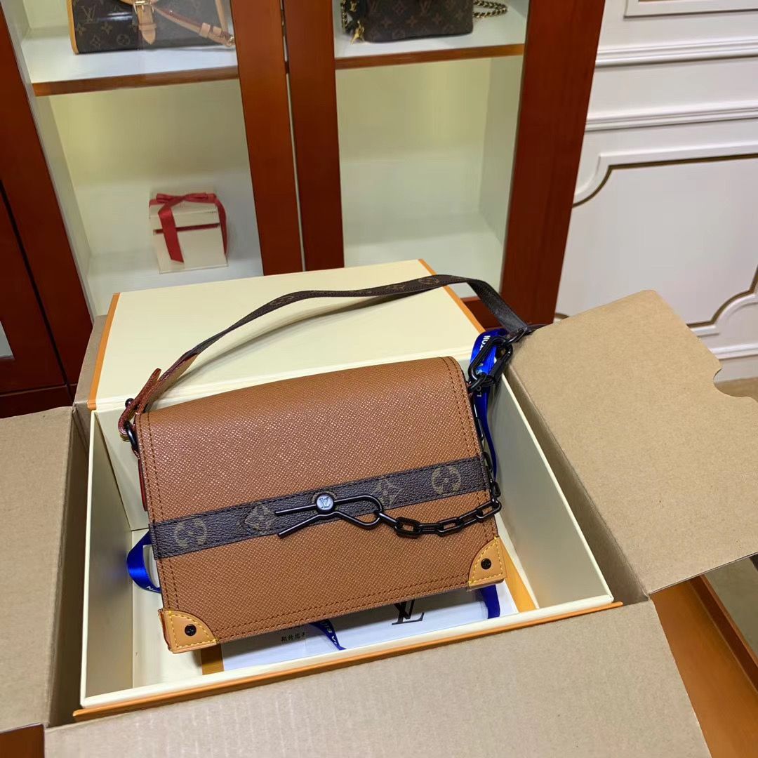 Сумка клатч Louis Vuitton 23 cm