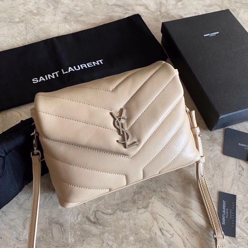 SAINT LAURENT  LOULOU 20 cm