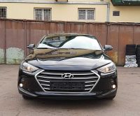 Hyundai Elantra 2018г. черного цвета вид спереди
