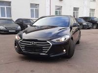 Hyundai Elantra 2018г. черного цвета вид спереди 2