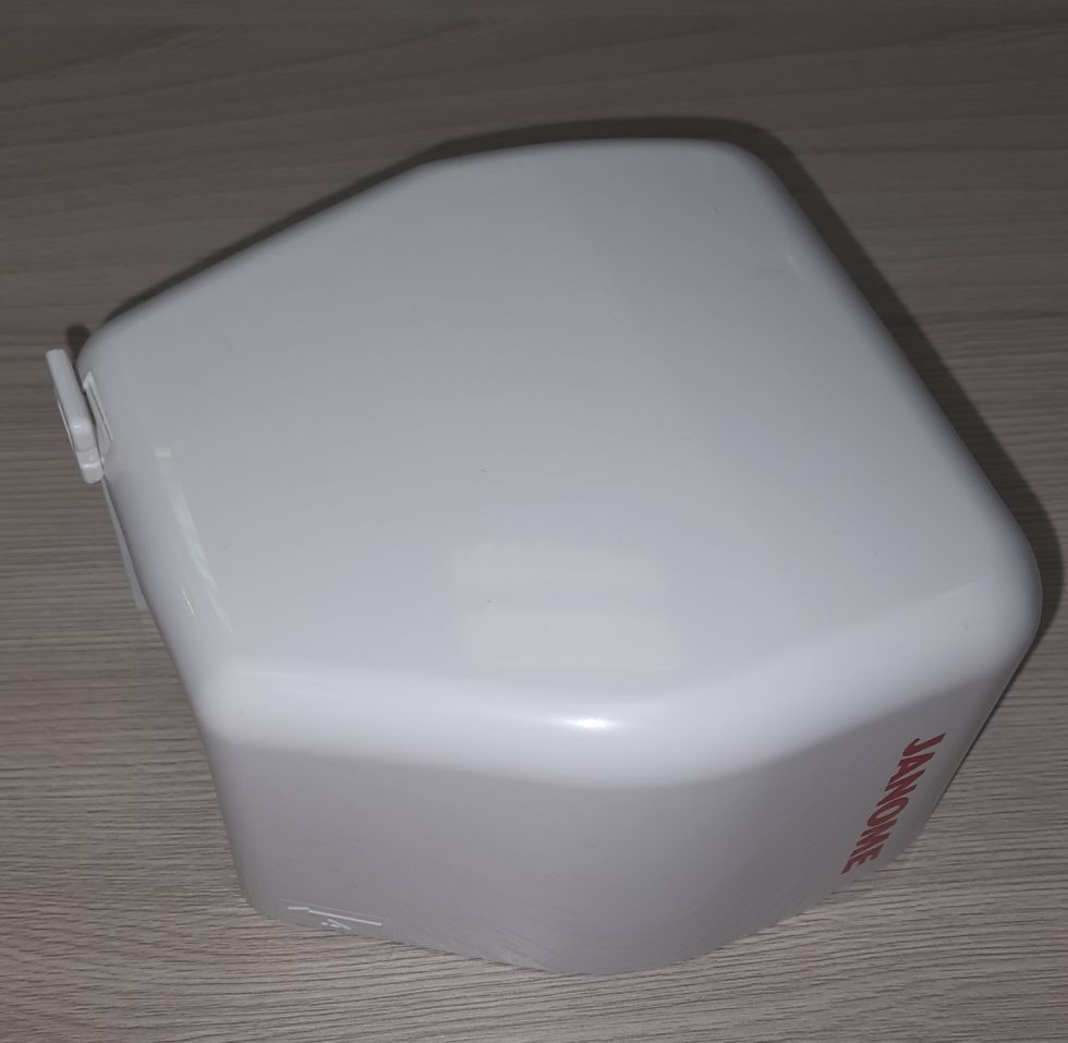 Крышка корпуса Janome JG 408.       Цена 300 руб.