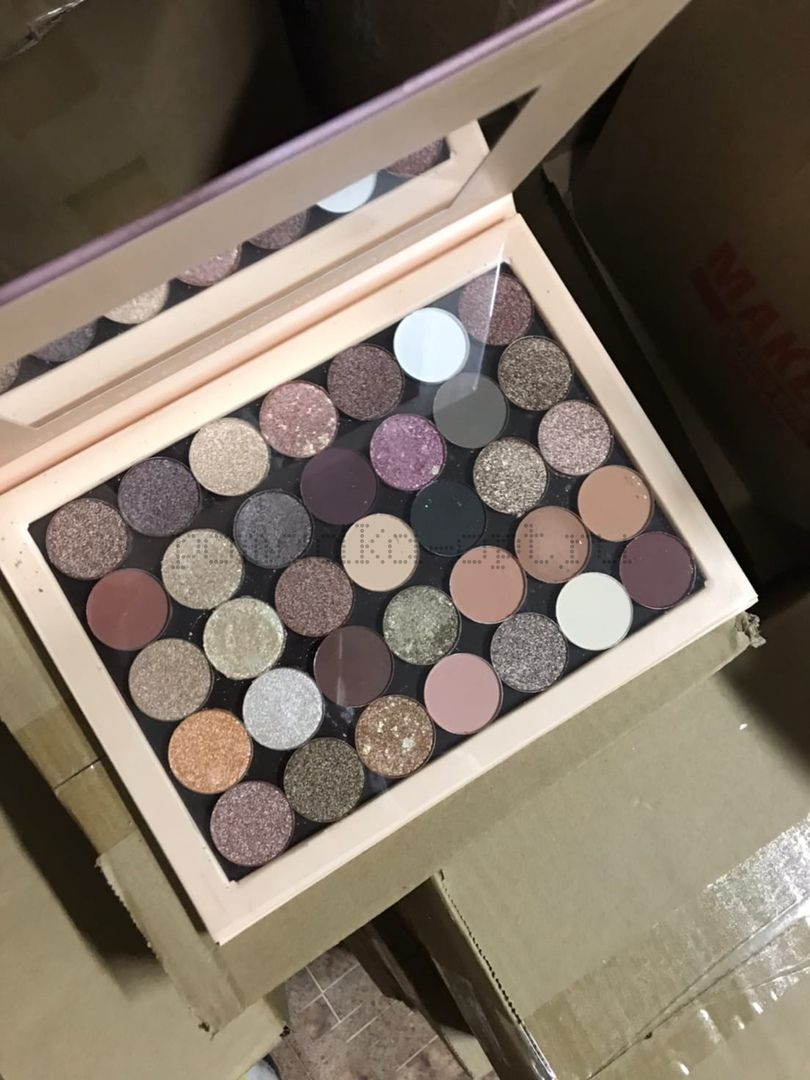 Копия Huda NUDE mercuri  большая палитра теней