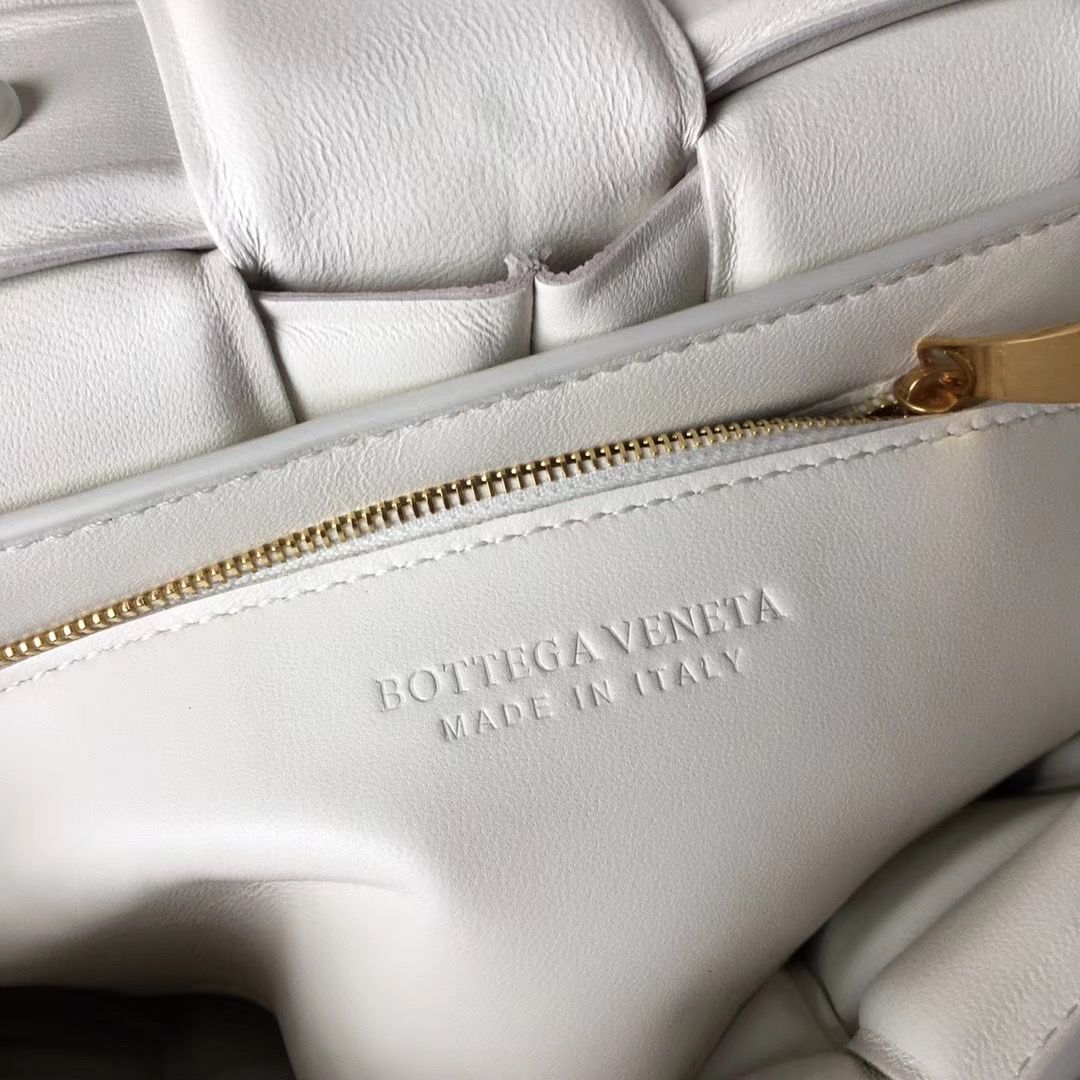 Bottega Veneta The Chain Cassette 26 cm