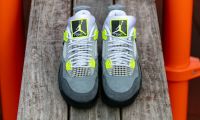 Nike Air Jordan 4 SE "Neon"