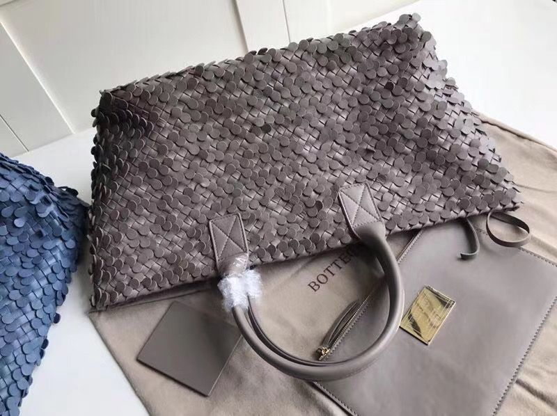 Bottega Veneta Cabat 40 cm