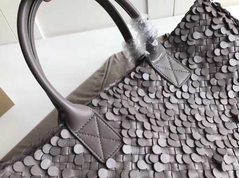 Bottega Veneta Cabat 40 cm