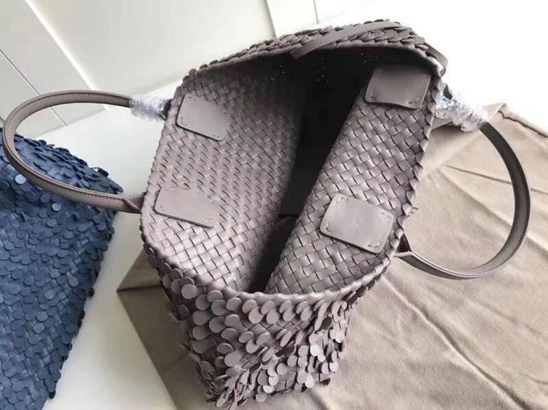 Bottega Veneta Cabat 40 cm