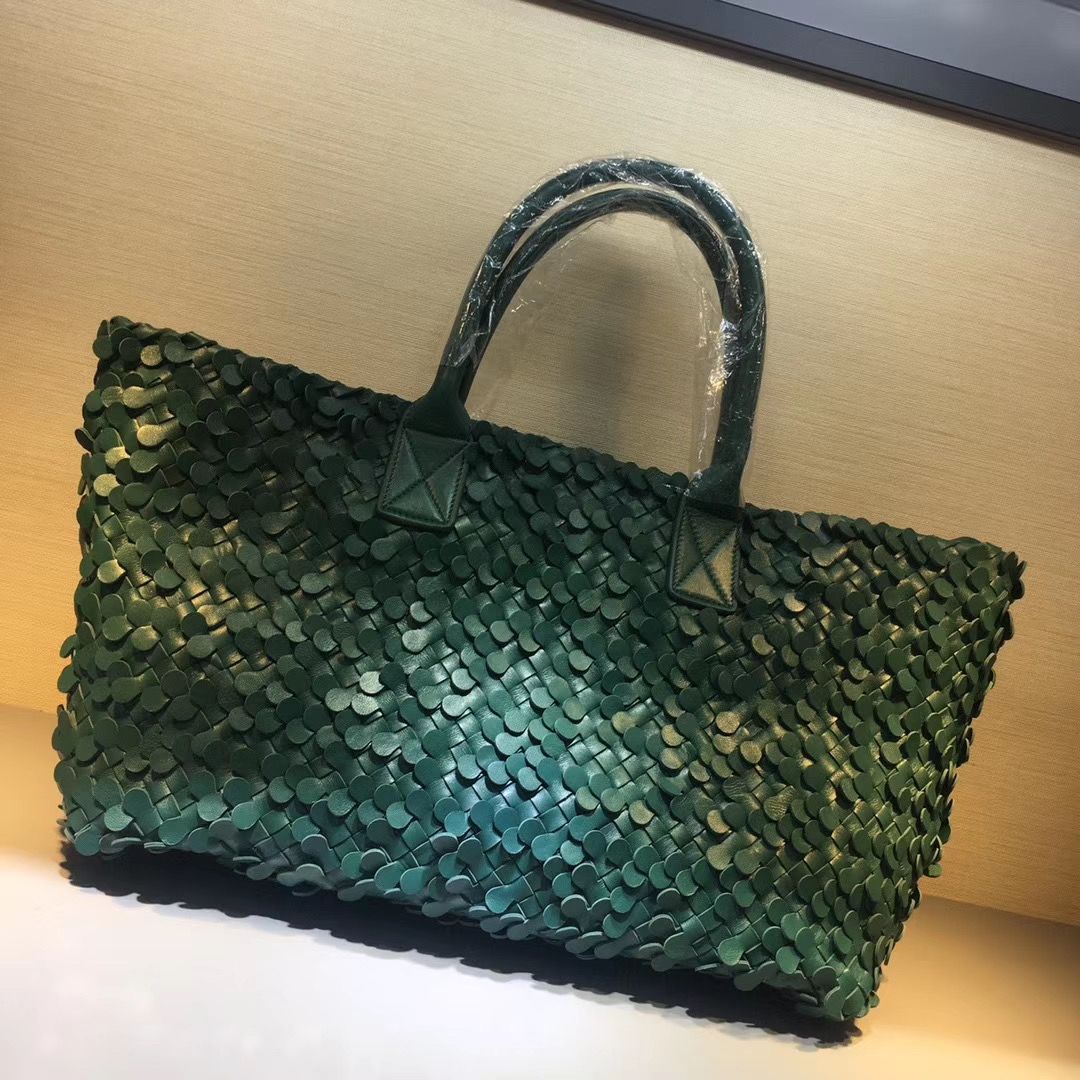 Bottega Veneta Cabat 40 cm