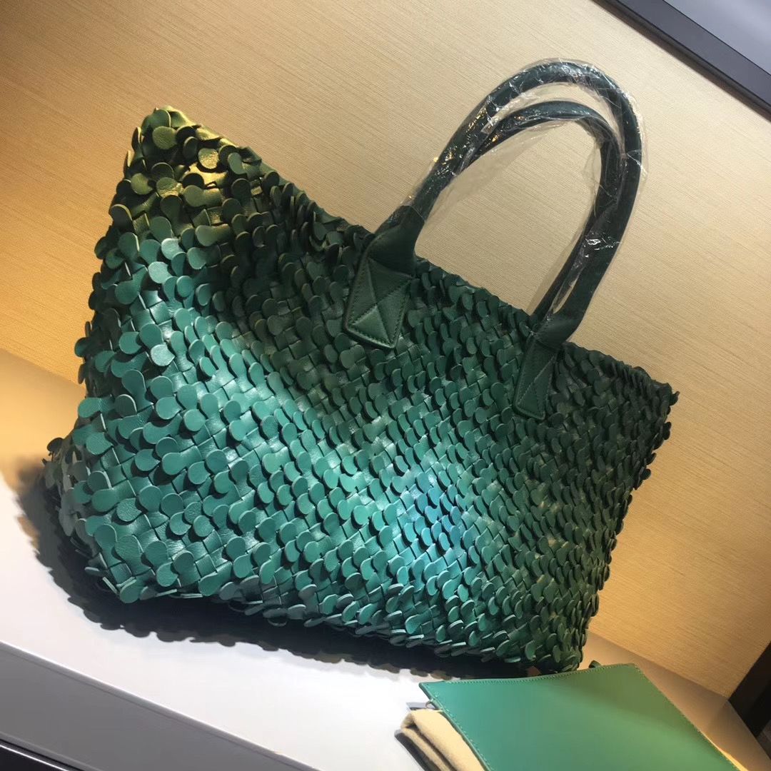 Bottega Veneta Cabat 40 cm