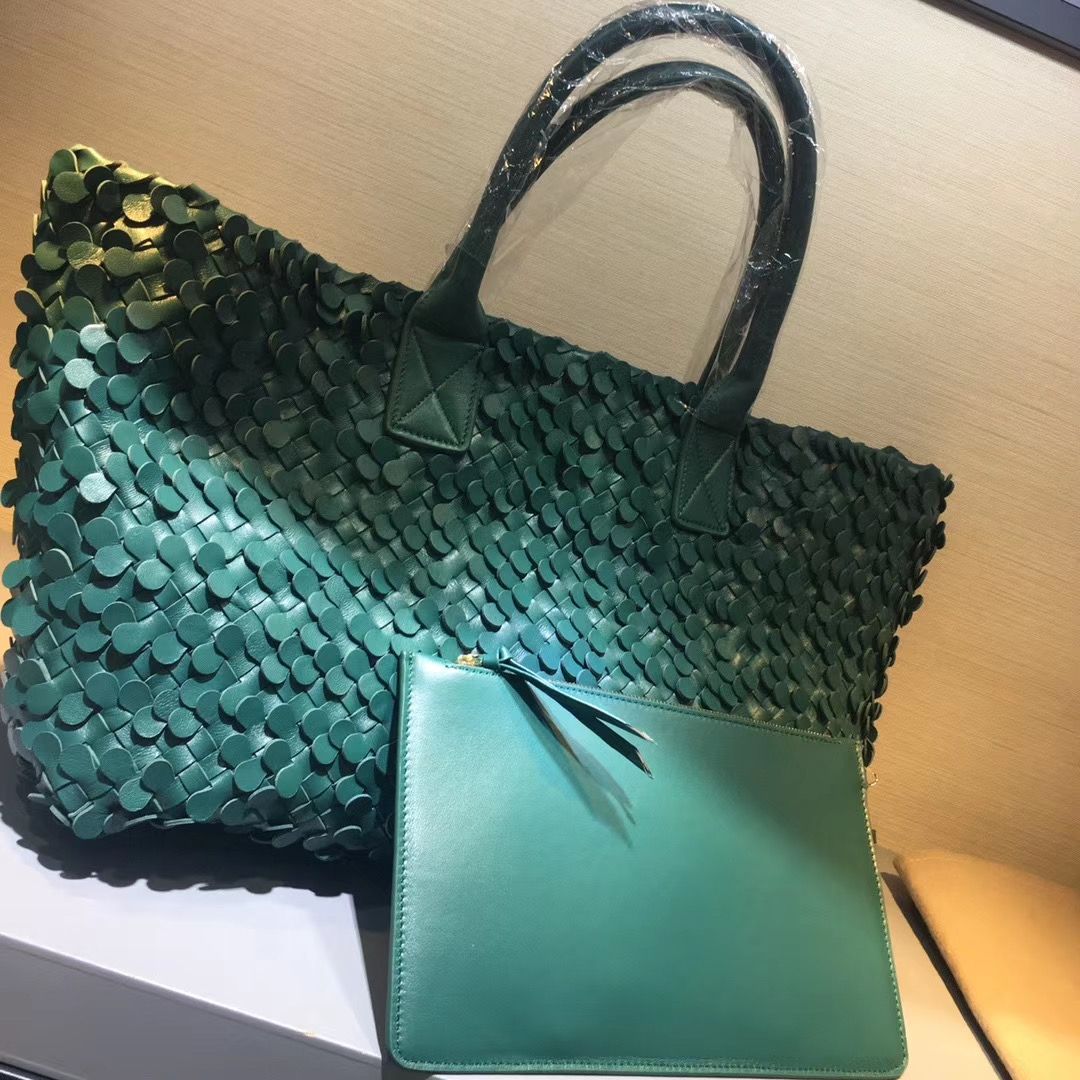 Bottega Veneta Cabat 40 cm