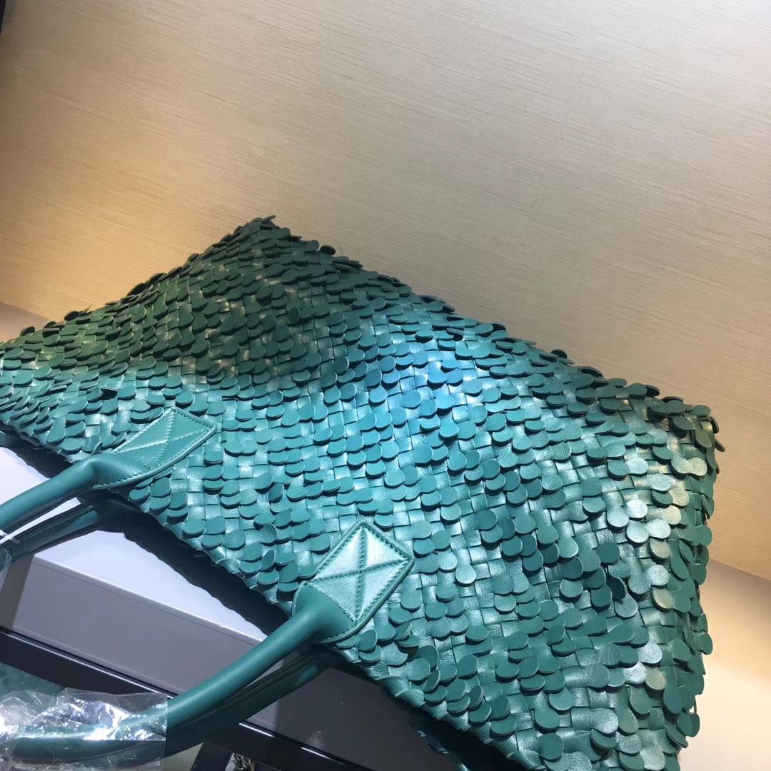 Bottega Veneta Cabat 40 cm