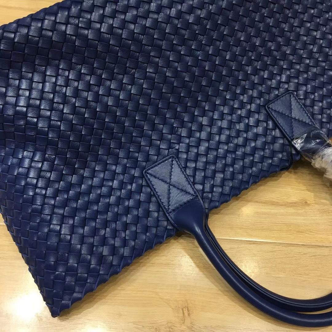 Bottega Veneta Cabat 40 cm