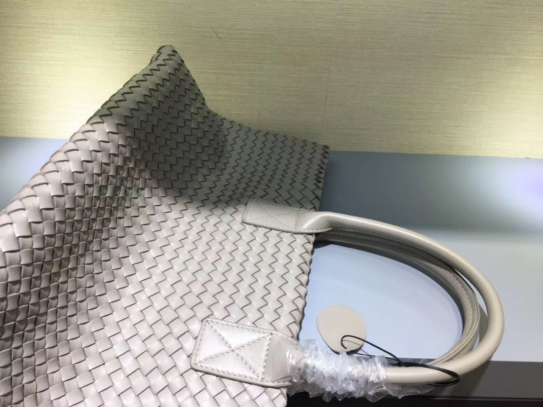 Bottega Veneta Cabat 40 cm