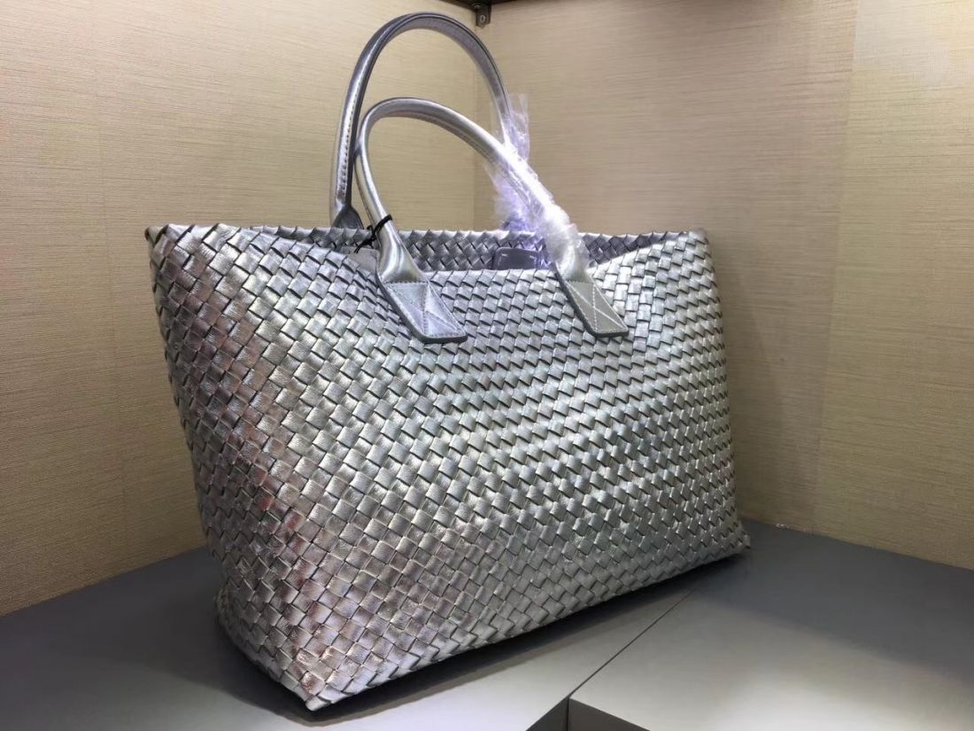 Bottega Veneta Cabat 40 cm