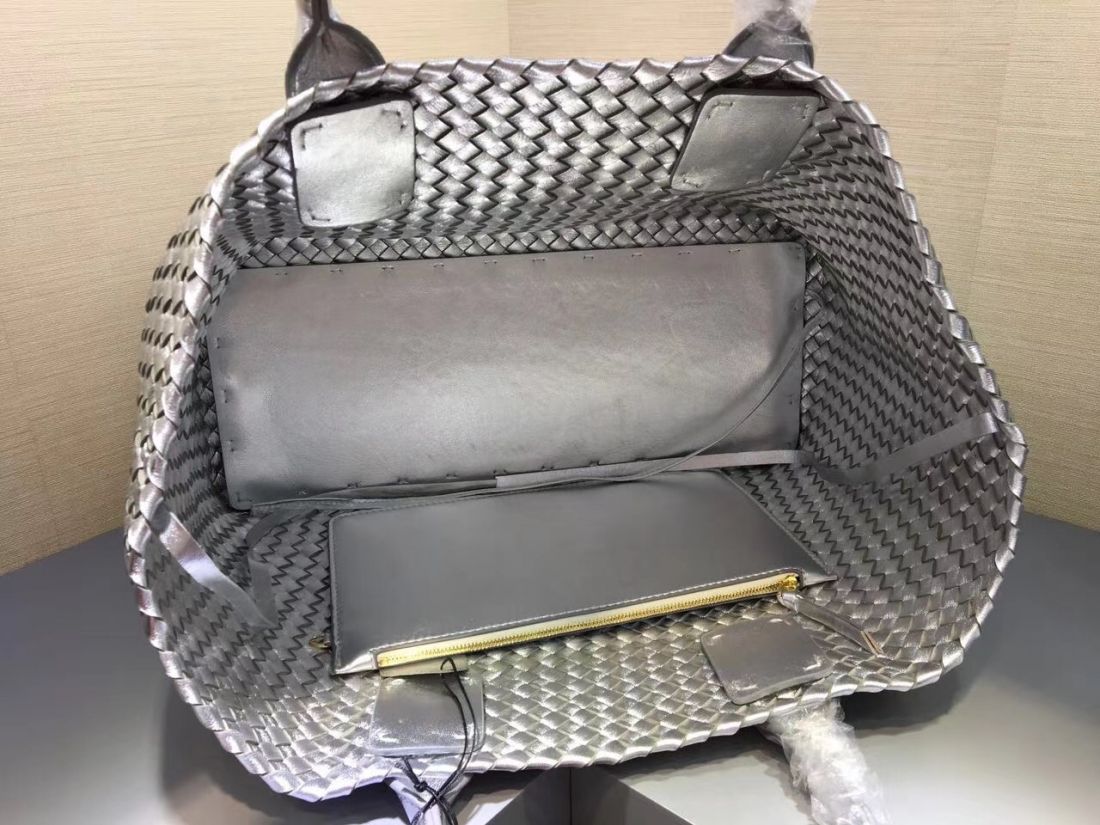 Bottega Veneta Cabat 40 cm