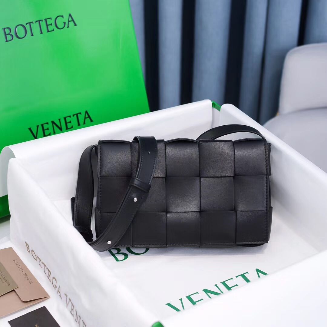 Bottega Veneta Cassette 25 cm