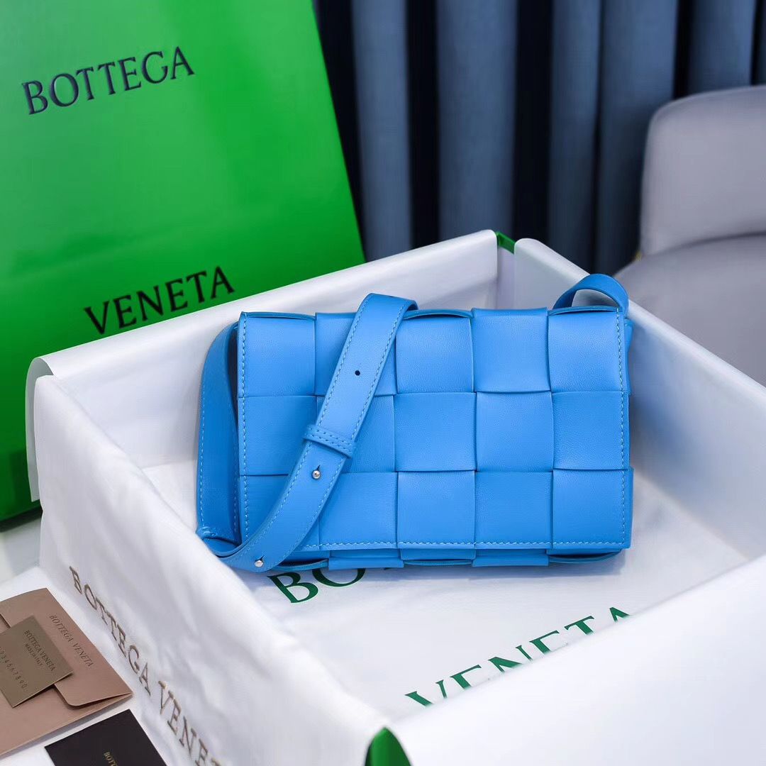 Bottega Veneta Cassette 25 cm