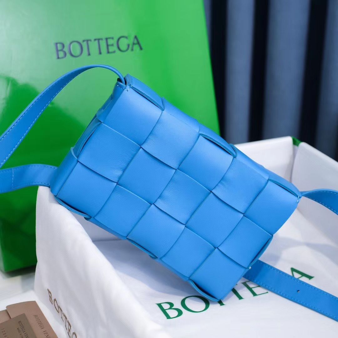 Bottega Veneta Cassette 25 cm