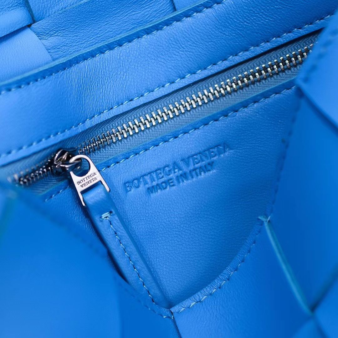 Bottega Veneta Cassette 25 cm