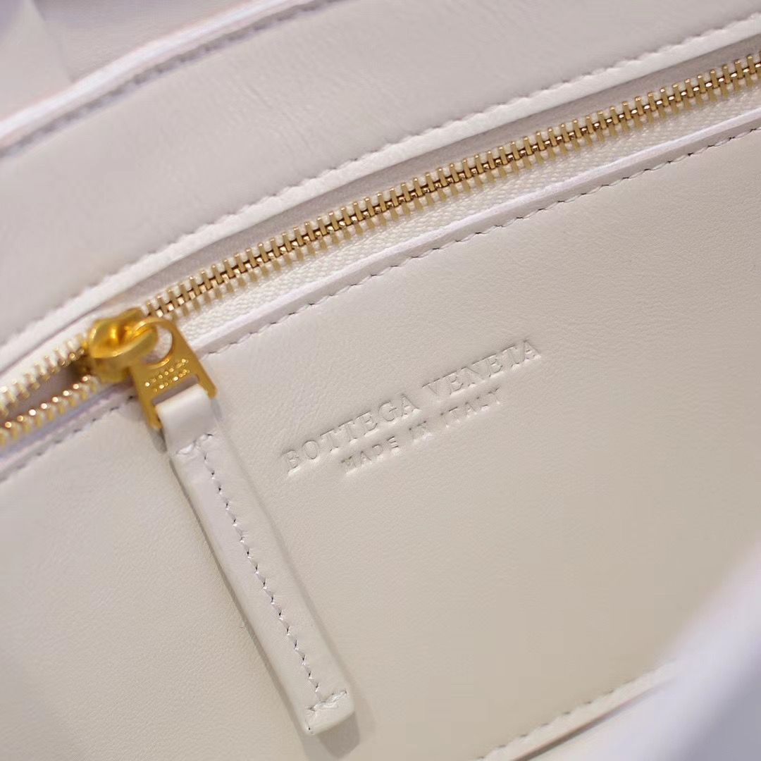 Bottega Veneta Cassette 25 cm