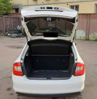 Skoda Rapid 2017 г. белого цвета - багажник