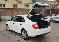 Skoda Rapid 2017 г. белого цвета - багажник 2