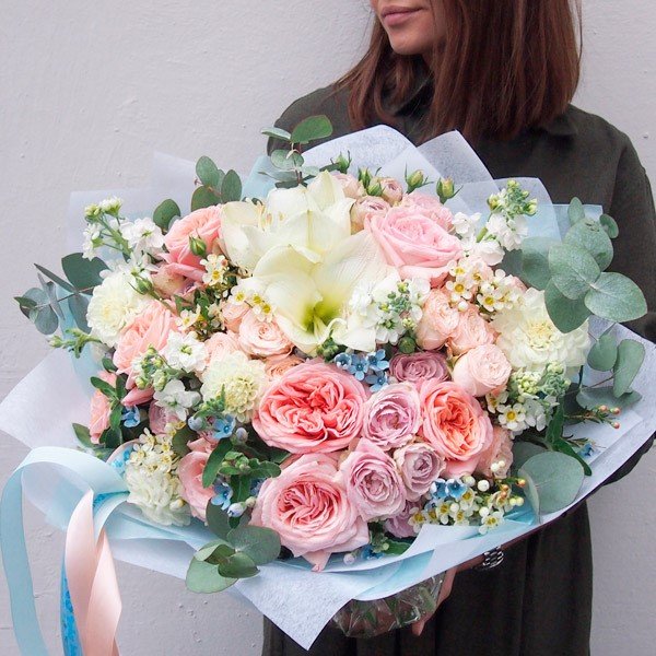 Сборный букет с пионовидными розами