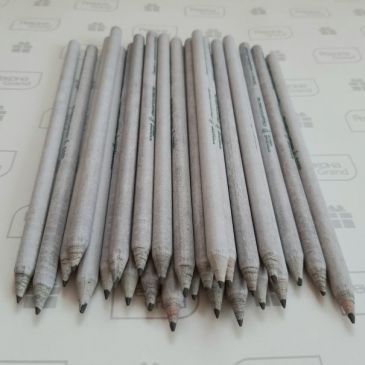 карандаши из переработанной бумаги