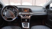 Салон Hyundai Elantra 2018 г. белого цвета