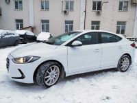 Hyundai Elantra 2018 г. белого цвета вид слева 2