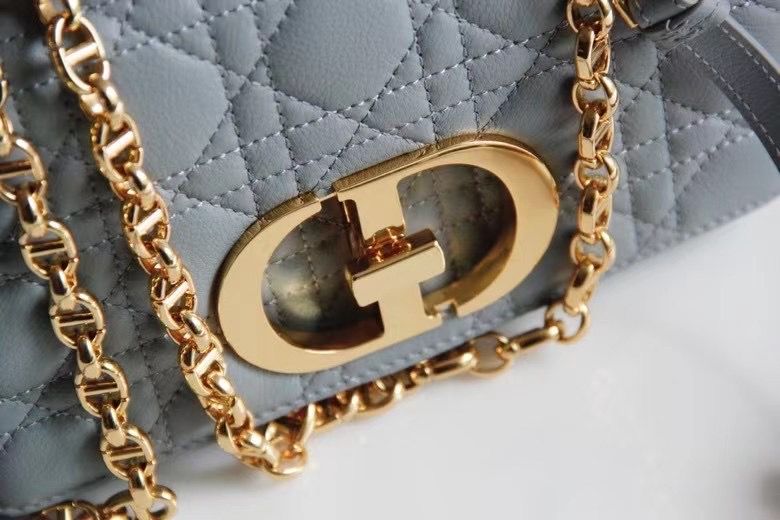 Dior Montaigne30 20 cm