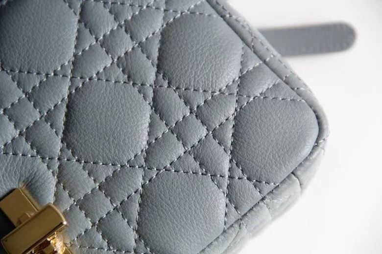 Dior Montaigne30 20 cm