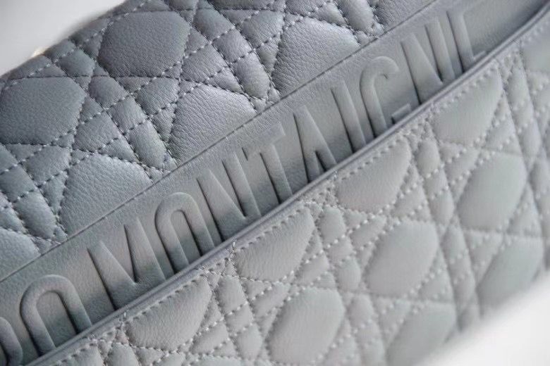 Dior Montaigne30 28 cm