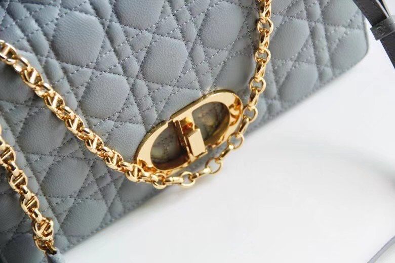 Dior Montaigne30 28 cm