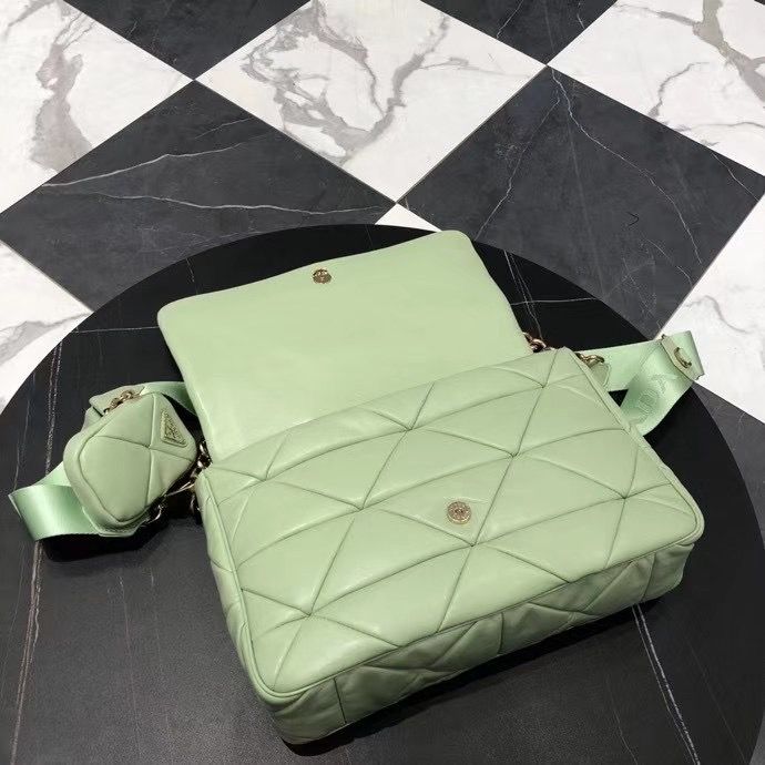 Prada 28 cm