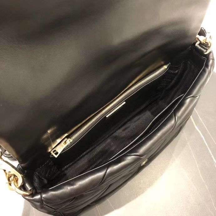 Prada 28 cm