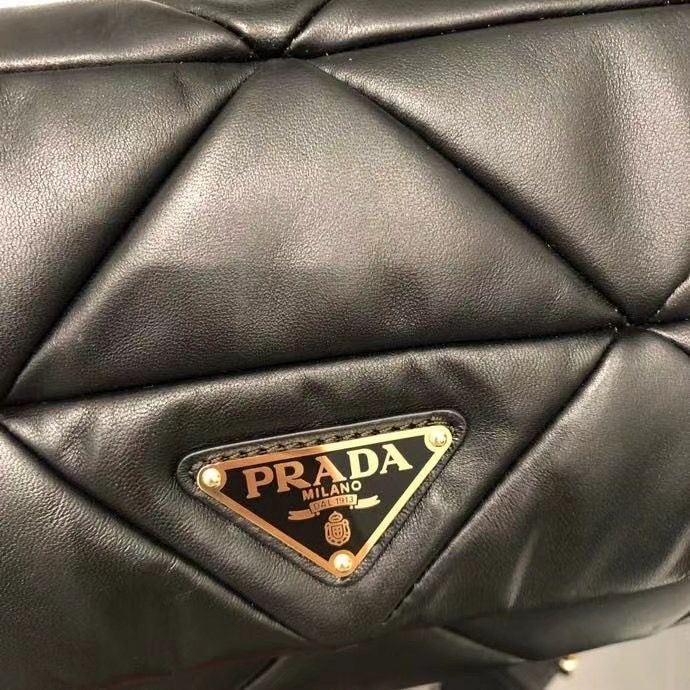 Prada 20 cm