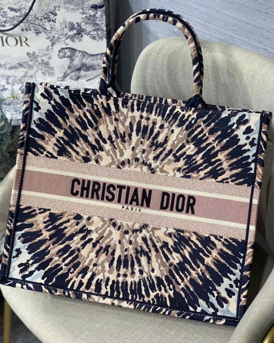 Dior Book Tote 41 cm