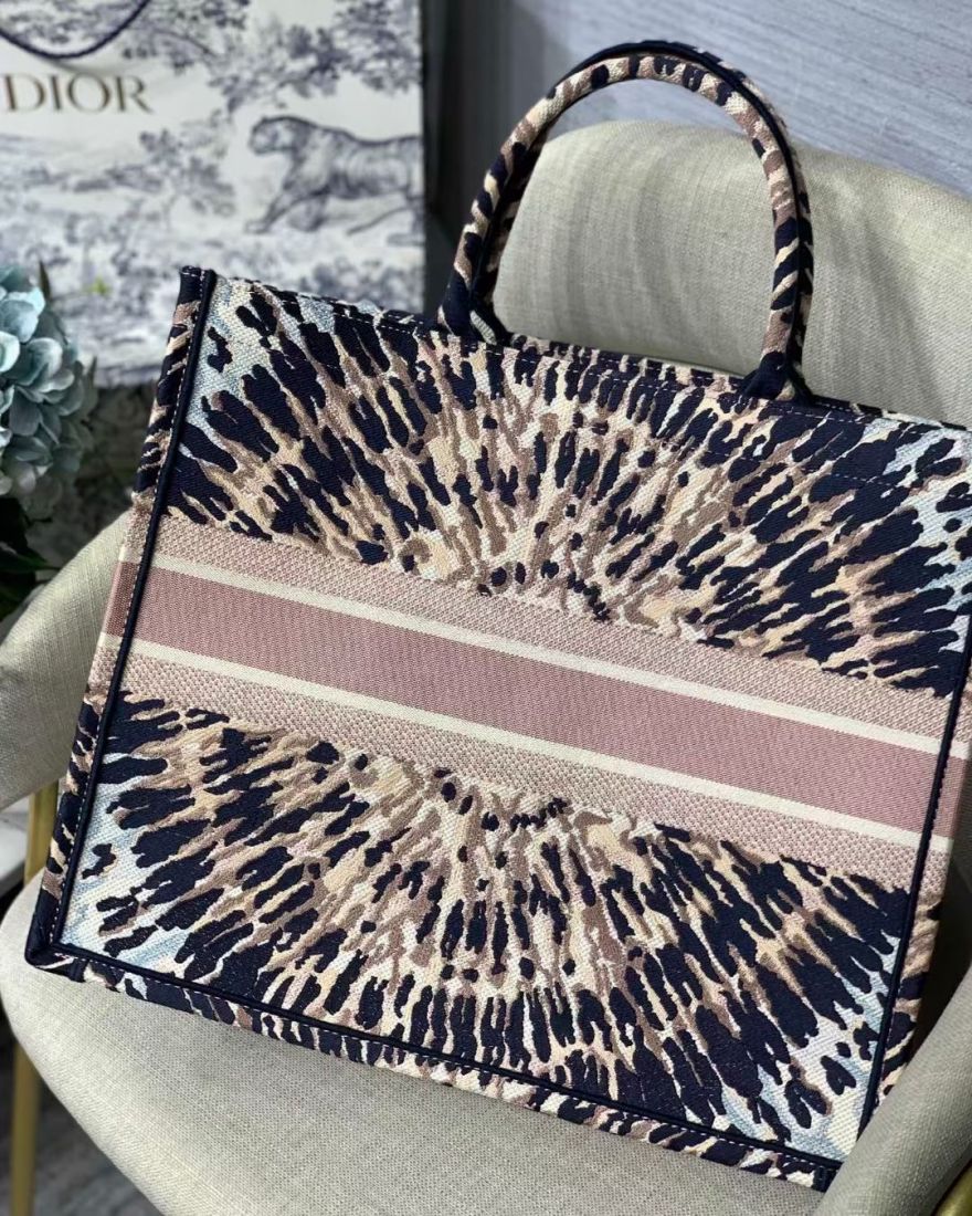 Dior Book Tote 41 cm