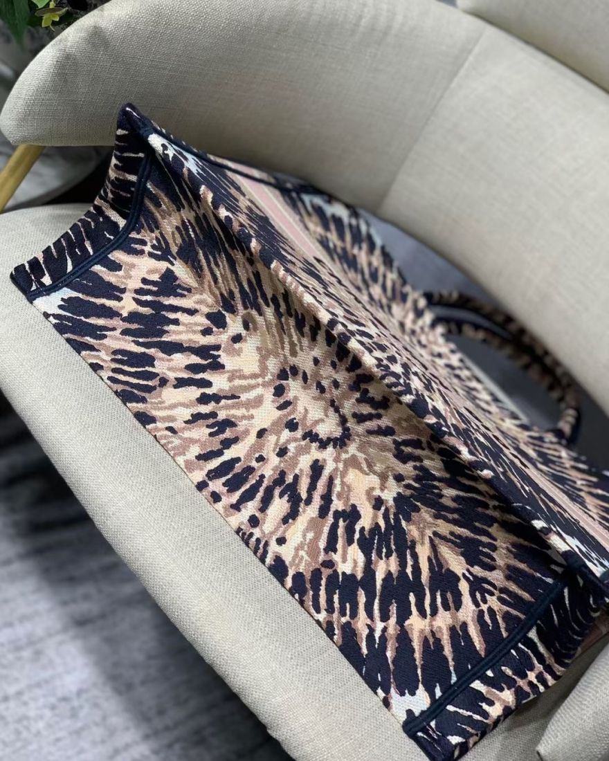Dior Book Tote 41 cm