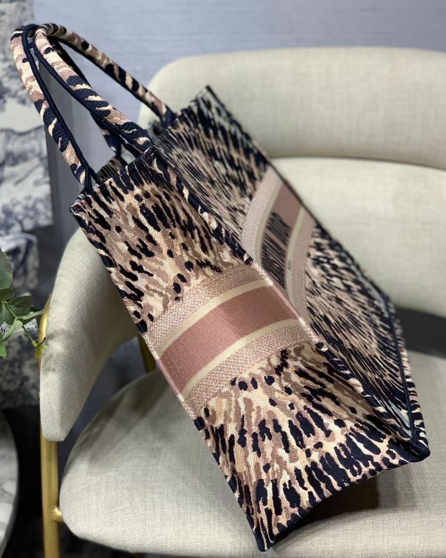 Dior Book Tote 41 cm
