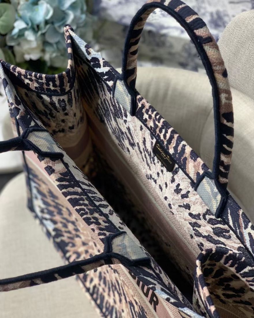 Dior Book Tote 41 cm